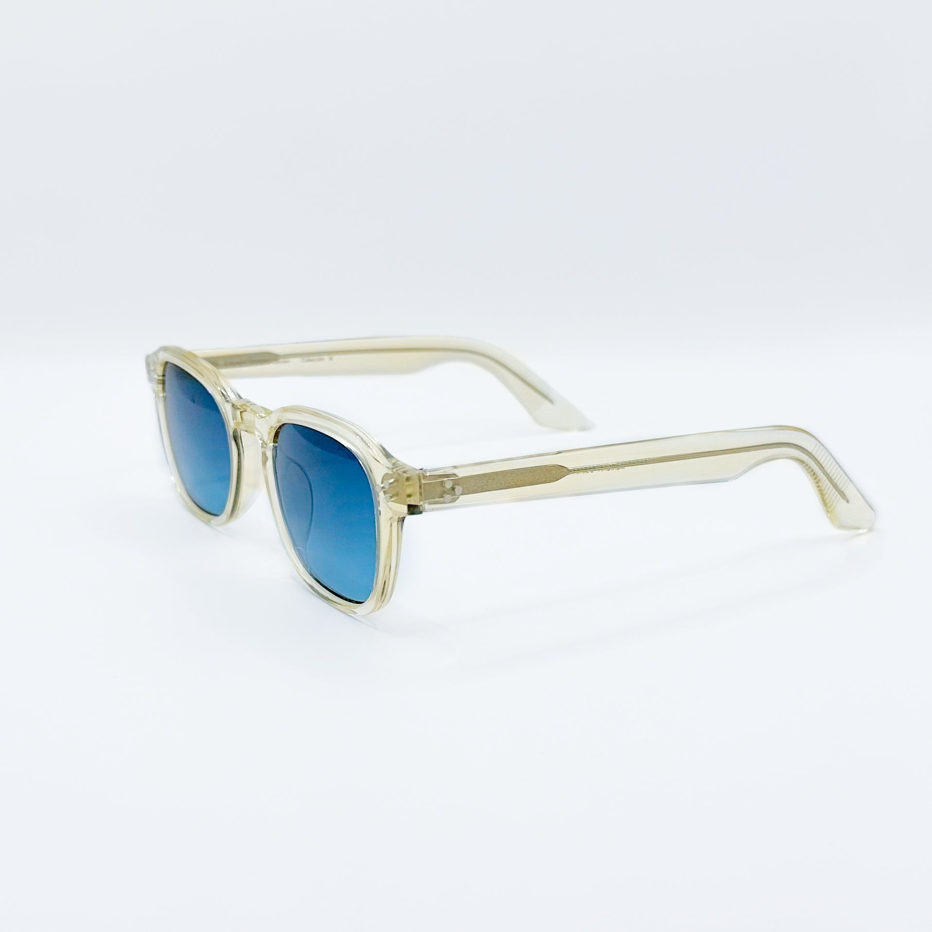 Suki Clear de Lado, Yelō Eyewear