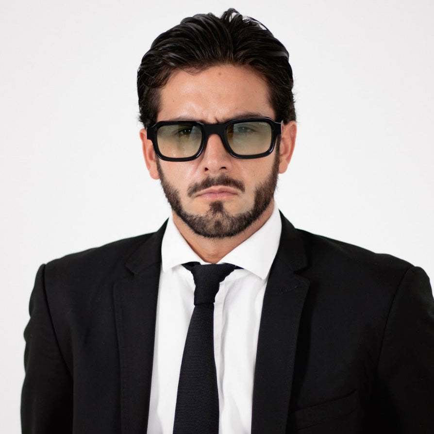 Persona utilizando los lentes Gordon Green de Frente