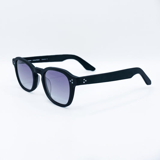 Lentes Cuadrados Morado Translúcido de Lado.